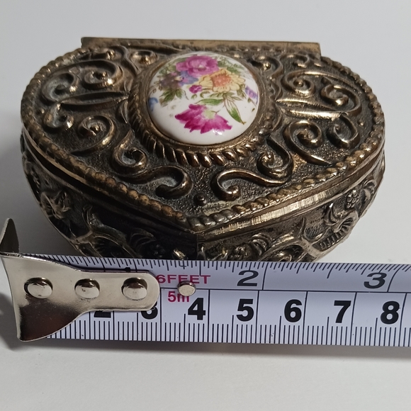 Vintage Enameled Cabochon, Heart Jewel Box, Metal Trinket Box, Rose Cabochon - Picture 3 of 6